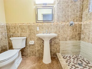 2815 NW 88th St, Unit 3 in Miami, FL - Building Photo - Building Photo