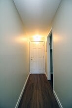 18245 E Burnside St in Portland, OR - Building Photo - Building Photo
