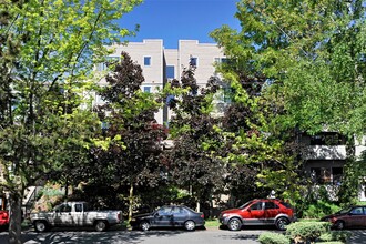 Tanglewood Apartments in Seattle, WA - Building Photo - Building Photo