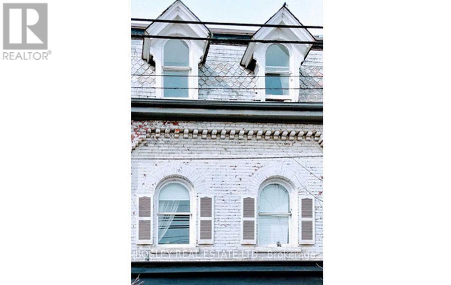 988-988 Queen St W in Toronto, ON - Building Photo