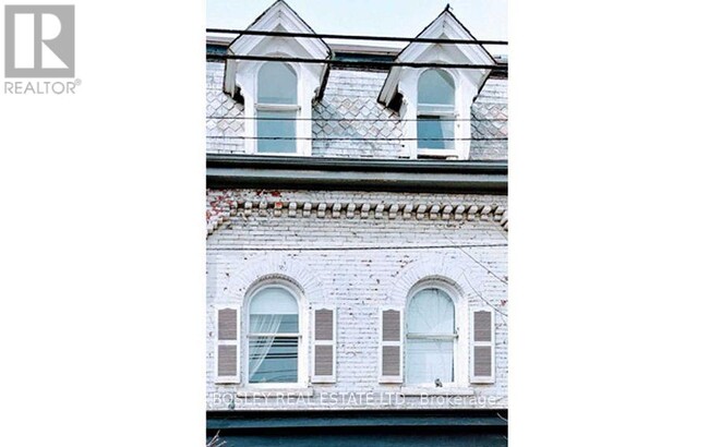 988-988 Queen St W