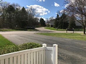 14179 Plymouth Ave in Burnsville, MN - Foto de edificio - Building Photo