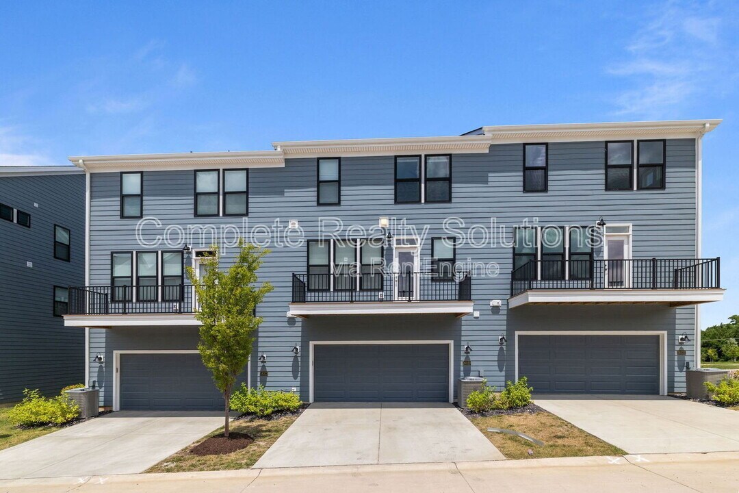 16525 Yellow Wood Dr in Chesterfield, MO - Foto de edificio
