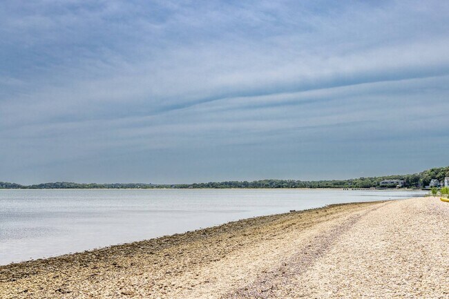 27 Bay Ave in Sag Harbor, NY - Building Photo - Building Photo