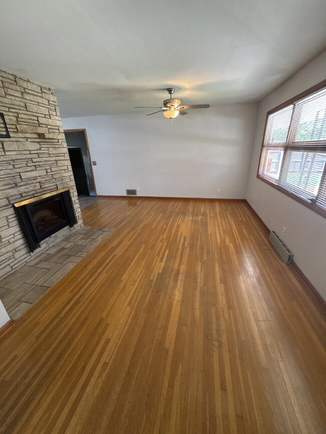 945 N Crestline Ave in Wichita, KS - Building Photo - Building Photo