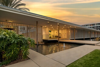 The Stuart at Sierra Madre Villa in Pasadena, CA - Foto de edificio - Building Photo