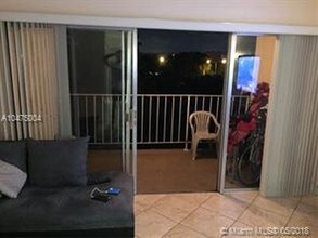 9351 Fontainebleau Blvd-Unit -UnitB424 in Miami, FL - Building Photo - Building Photo