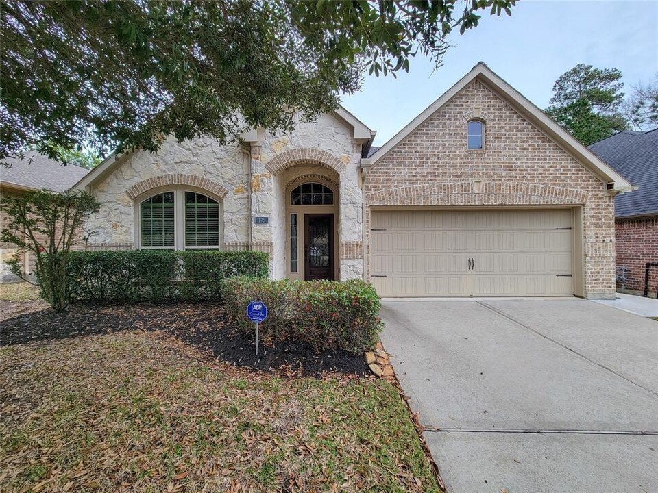 195 Knollbrook Cir in Montgomery, TX - Building Photo