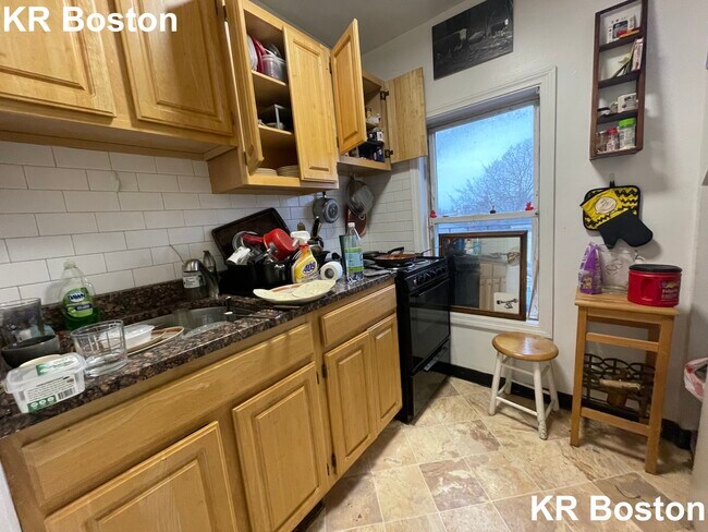 17 Higgins St, Unit 3 in Boston, MA - Building Photo - Building Photo