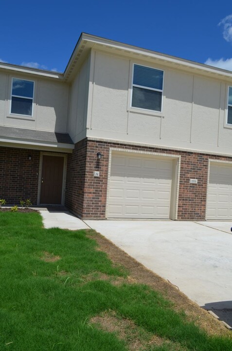1701 Castroville Trl in Copperas Cove, TX - Building Photo