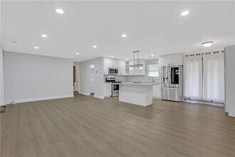 3436 Pinehill Dr in Decatur, GA - Building Photo - Building Photo
