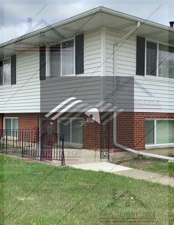 219 Beardsley Rd in Trotwood, OH - Building Photo