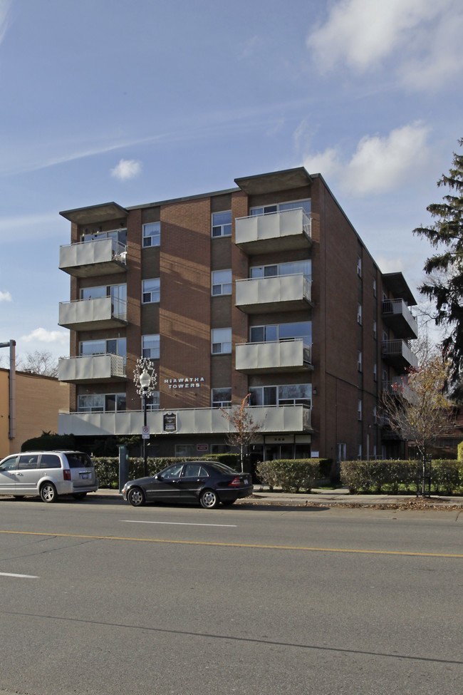 Hiawatha Towers in Mississauga, ON - Building Photo - Building Photo