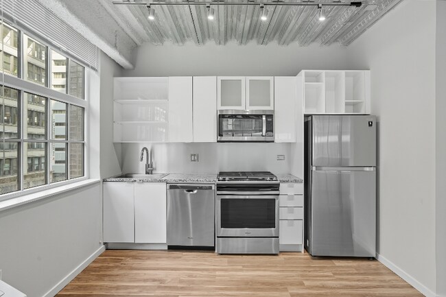 55 E Lake St in Chicago, IL - Building Photo - Building Photo