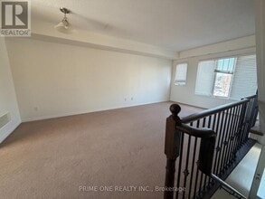 5605 Oscar Peterson Blvd in Mississauga, ON - Building Photo - Building Photo