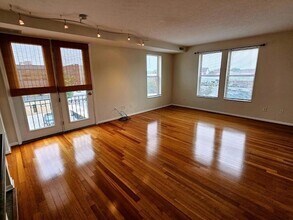 120 E Mound St, Unit 2 in Columbus, OH - Foto de edificio - Building Photo