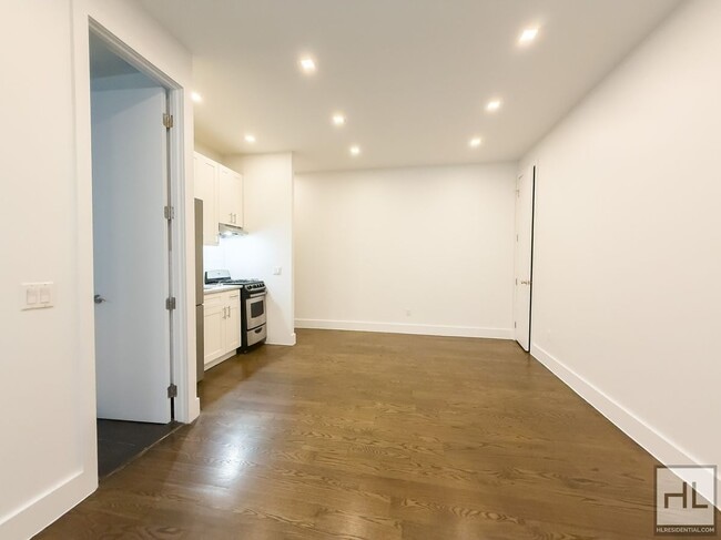 EASTERN PARKWAY / Spacious Crown Heights 1 in Brooklyn, NY - Building Photo - Building Photo