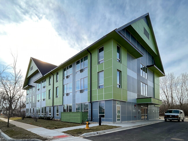 Kirwan Apartments in Waukegan, IL - Building Photo - Primary Photo