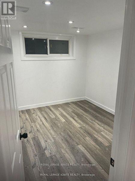 102 Westcroft Dr in Toronto, ON - Building Photo - Building Photo