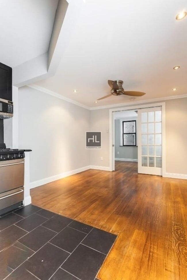 E 26TH ST., Unit 5D in New York, NY - Foto de edificio - Building Photo