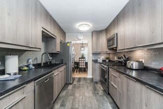 920 Apple St, Unit SI ID1285066P in Hoffman Estates, IL - Building Photo - Building Photo