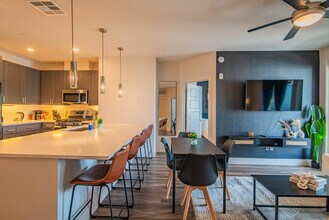 15501 N Dial Blvd in Scottsdale, AZ - Foto de edificio - Building Photo