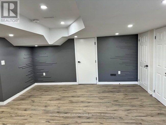 60 Lofthouse Dr in Whitby, ON - Building Photo - Building Photo