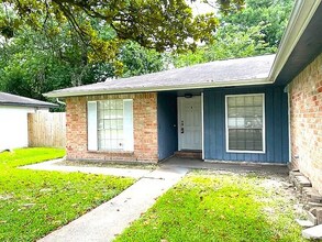 23107 Summergate Dr in Spring, TX - Foto de edificio - Building Photo