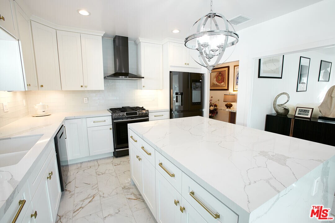 1040 N Crescent Heights Blvd in West Hollywood, CA - Building Photo