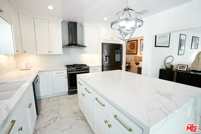 property at 1040 N Crescent Heights Blvd