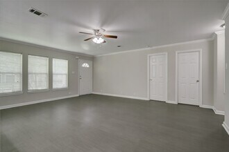 1041 Reverend B J Lewis Dr in Houston, TX - Building Photo - Building Photo