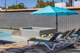 980 N Buttonwillow Cir in Palm Springs, CA - Building Photo - Building Photo