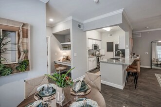 3000 Kingwood Dr in Houston, TX - Building Photo - Building Photo