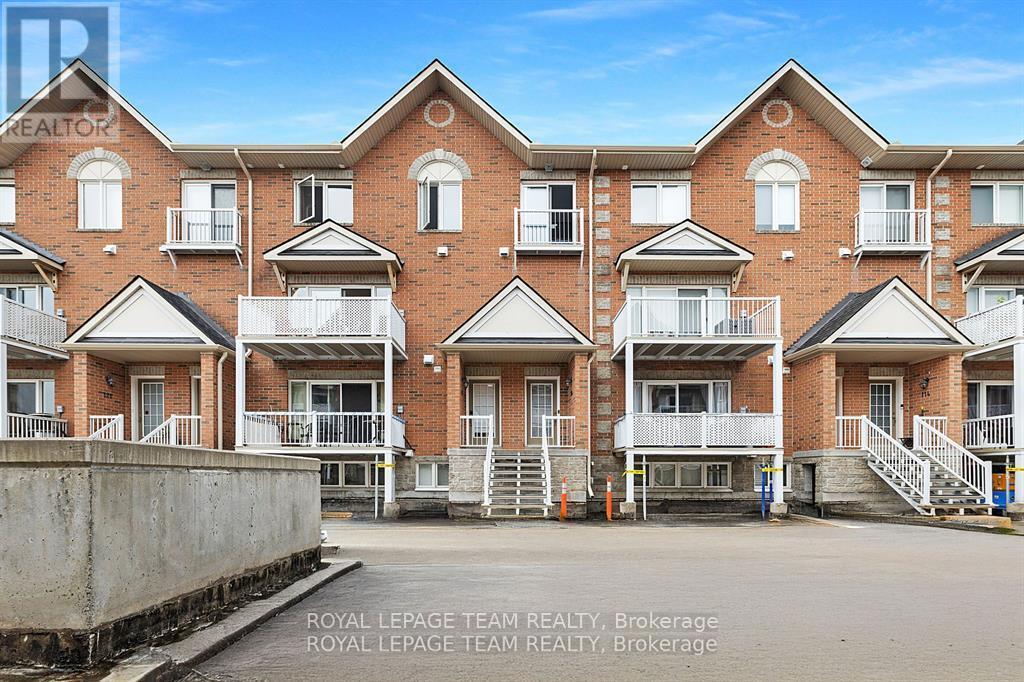3265 St Joseph Blvd in Ottawa, ON - Building Photo
