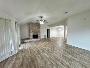 9322 Beringwood Dr in Houston, TX - Building Photo - Building Photo