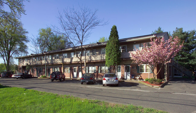 Maplewood Apartments in Chicopee, MA - Building Photo - Building Photo