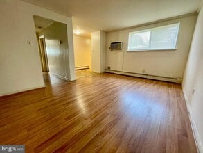141 E 4th Ave in Conshohocken, PA - Building Photo - Building Photo