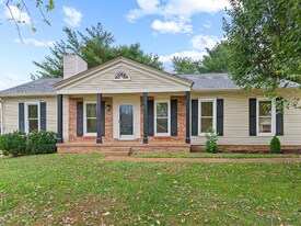 723 Riverview Dr in Franklin, TN - Building Photo