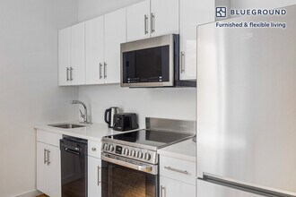 324 E 77th St in New York, NY - Building Photo - Building Photo