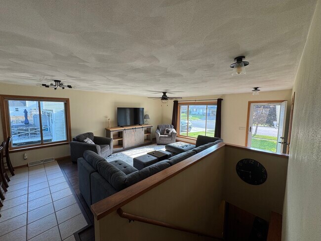 1014 S Division St in Waunakee, WI - Building Photo - Building Photo