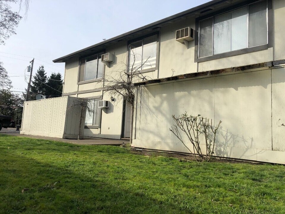 244 W Clark St-Unit -244 in Medford, OR - Building Photo