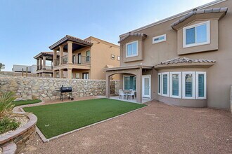 11663 Dos Palmas Dr in El Paso, TX - Foto de edificio - Building Photo