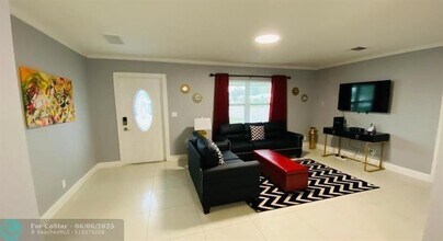 9793 Alaska Cir in Boca Raton, FL - Foto de edificio - Building Photo