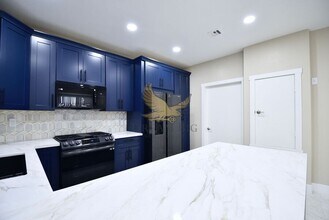 8725 W Flamingo Rd in Las Vegas, NV - Building Photo - Building Photo