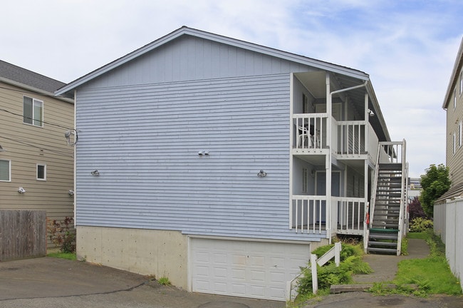 Marine View Apartments in Everett, WA - Foto de edificio - Building Photo
