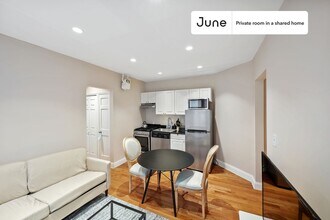 Room in Shared 2 bed/1 bath home, Unit A in New York, NY - Building Photo - Building Photo