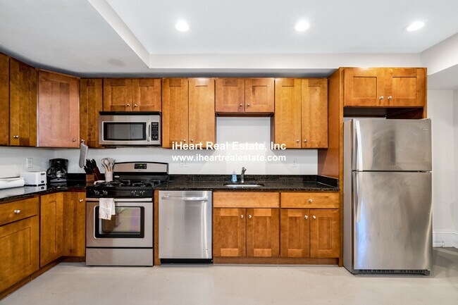 29 Commonwealth Ter, Unit B in Boston, MA - Foto de edificio - Building Photo