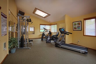 Forest Green Apartments in Beaverton, OR - Building Photo - Building Photo