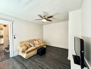 2347 Stratford Ave in Cincinnati, OH - Building Photo - Building Photo
