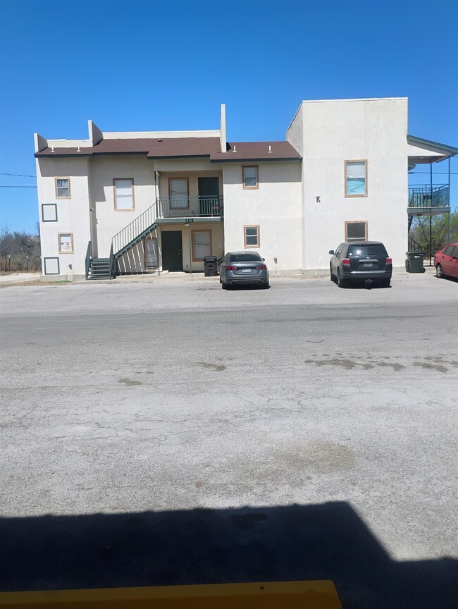 105 Rockwell Way in Del Rio, TX - Building Photo - Building Photo